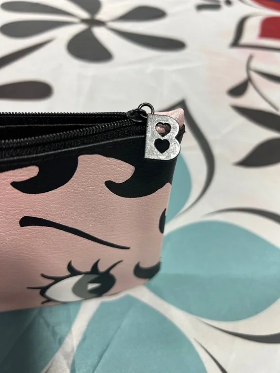 Betty Boop Black and Pink Heart Zip Pull Pouch - Picture 5 of 9